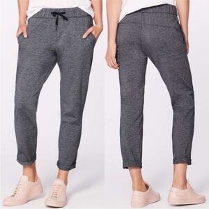 Lululemon On The Fly Pant Heathered Black 28” size 2